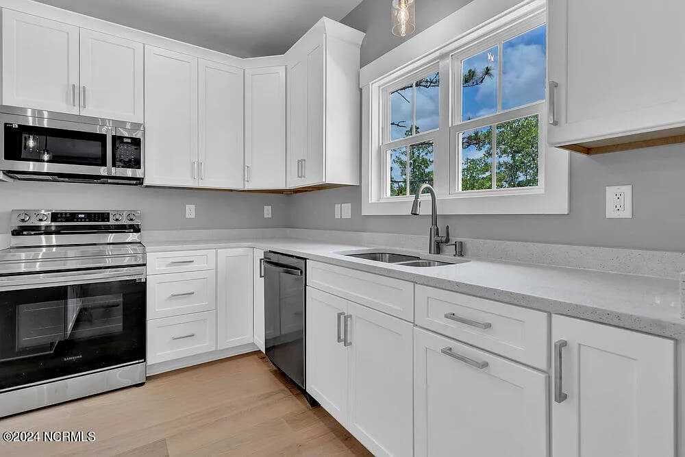 Village Drive - Kitchen