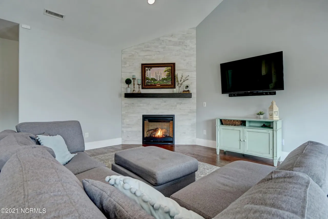 Misty Lakes - Living Room