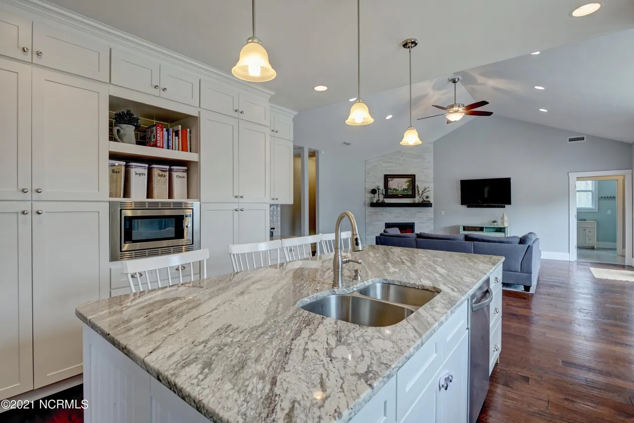 Misty Lakes - Kitchen