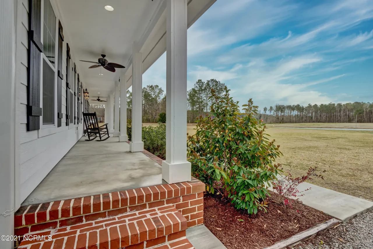 Misty Lakes - Front Porch